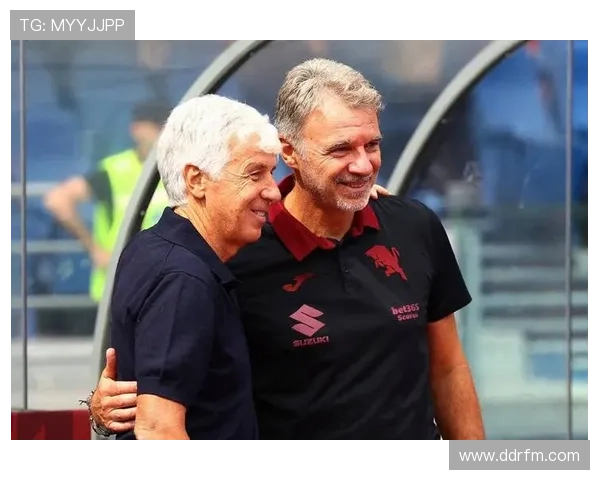 穆帅机场偶遇门将父亲温情提醒与儿子打招呼瞬间引发关注 穆帅机场偶遇门将父亲温情提醒与儿子打招呼瞬间引发关注