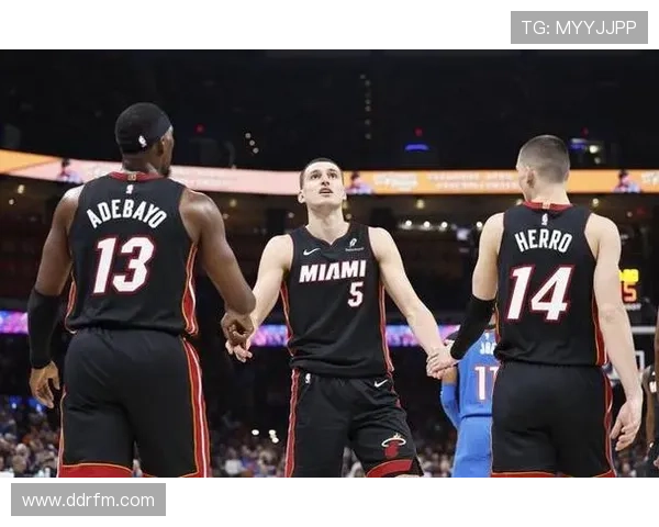 阿德巴约社媒艾特鲍威尔回应丰泰基奥金链子真假之争 阿德巴约社媒艾特鲍威尔回应丰泰基奥金链子真假之争